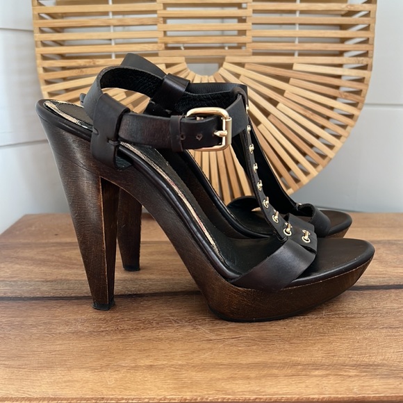 Burberry brown leather studded T-strap sandal - Picture 3 of 17